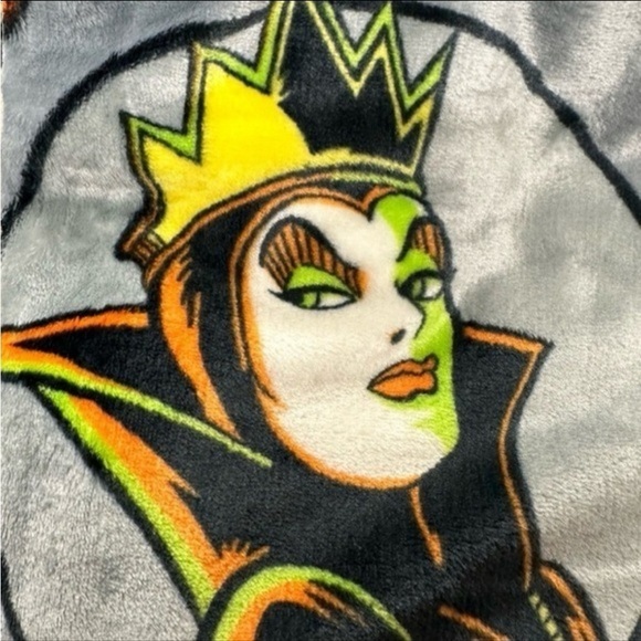 Disney Villains Fleece Throw Blanket 50x70” Gray Ursula Evil Queen Cruella - Picture 3 of 6